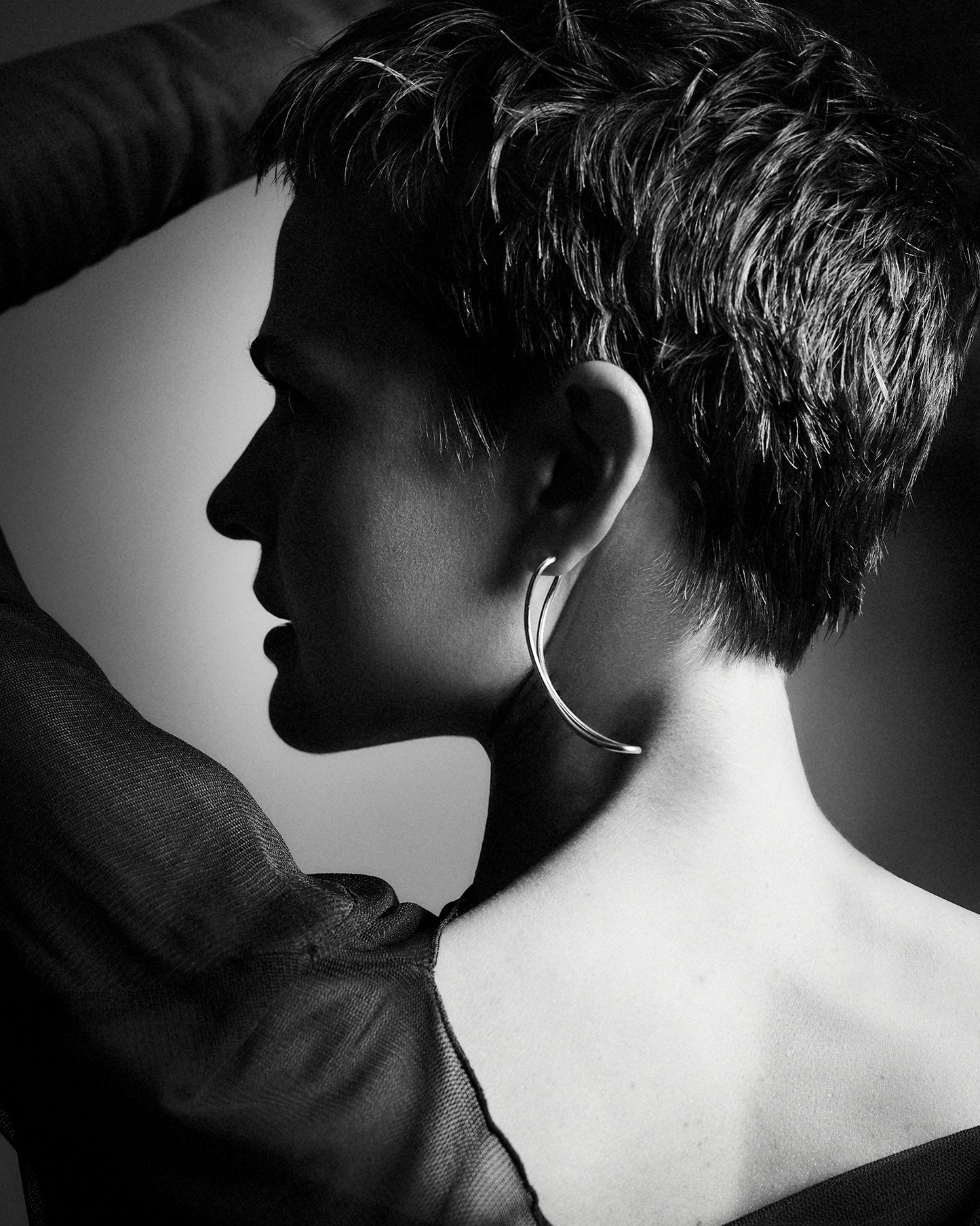 FOLD EARRING - Curved Hoop