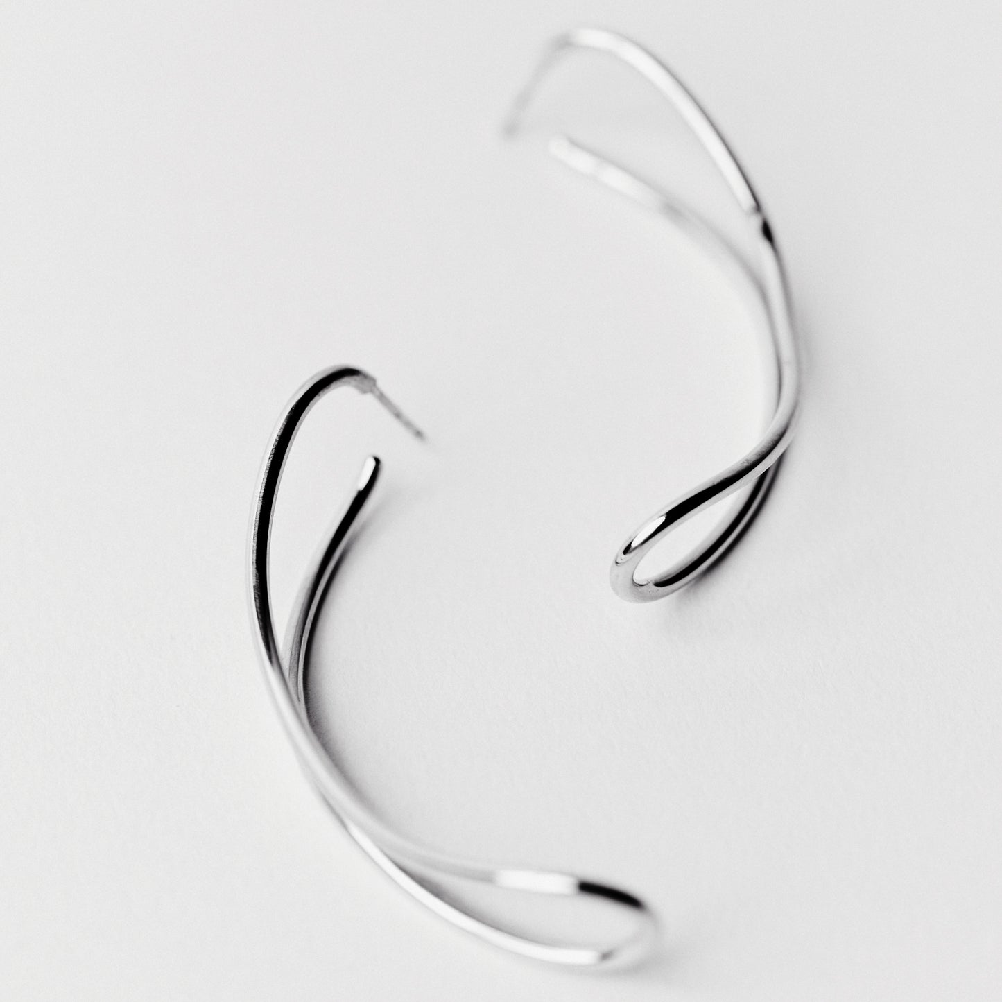 FOLD EARRING - Curved Hoop
