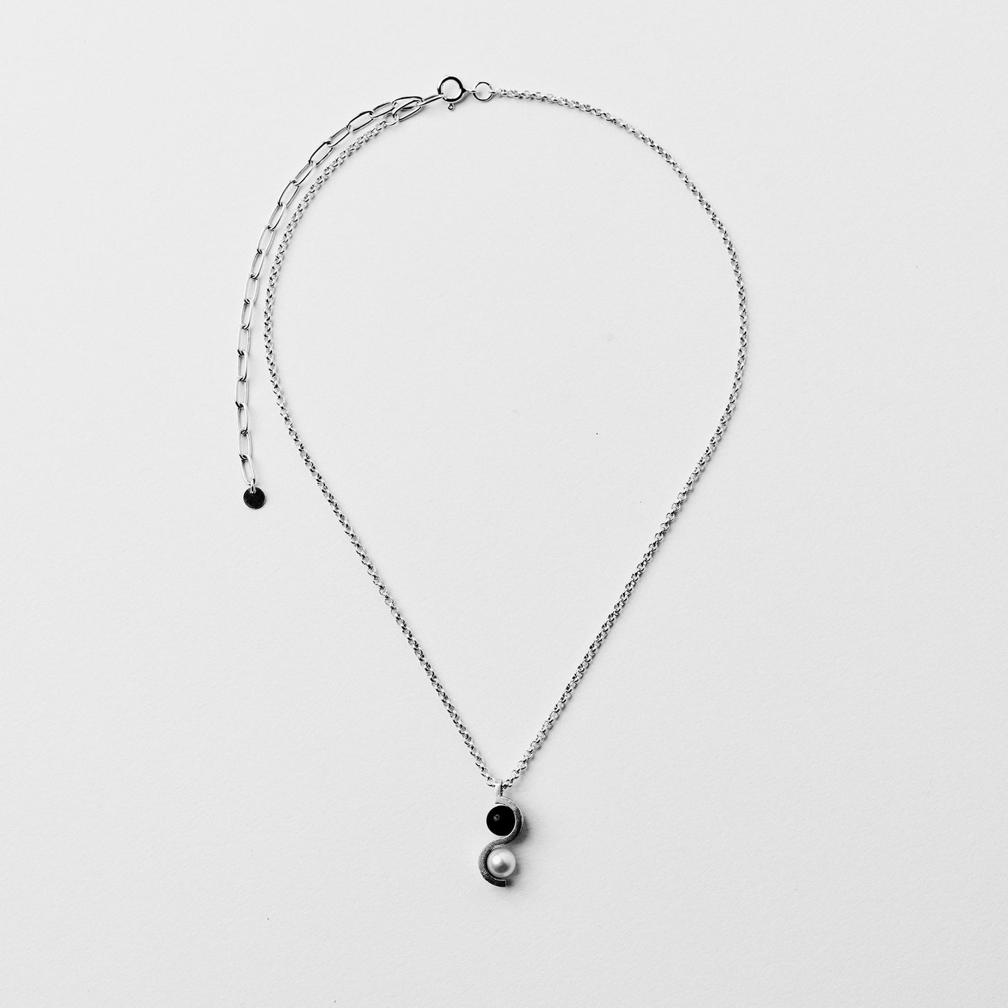 CONTRAST CHOKER - onyx & pearl necklace