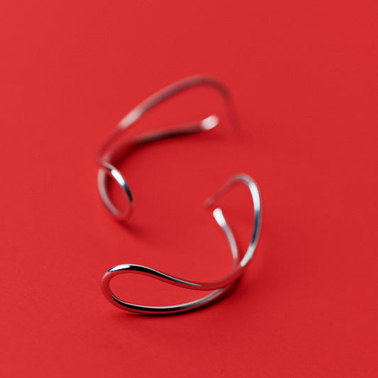 FOLD EARRING - Curved Hoop